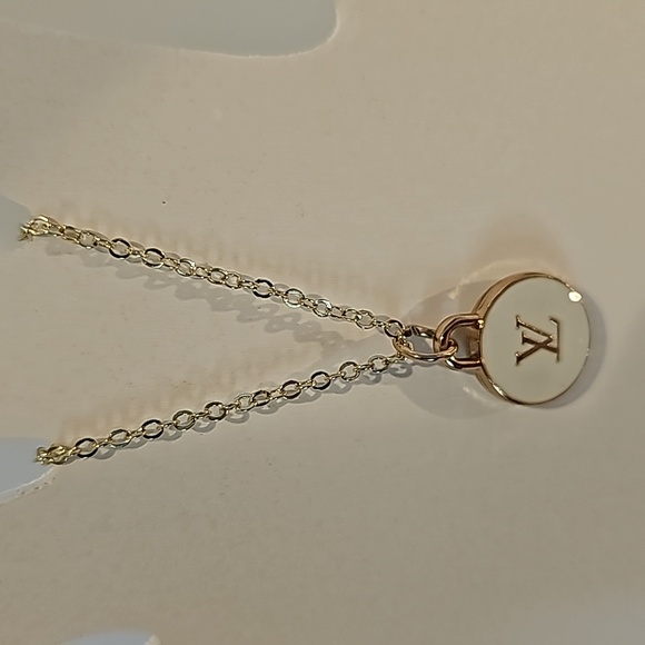 EUC ✨️Louis Vuitton✨️ Charm, Cream colored enamel - Picture 2 of 5
